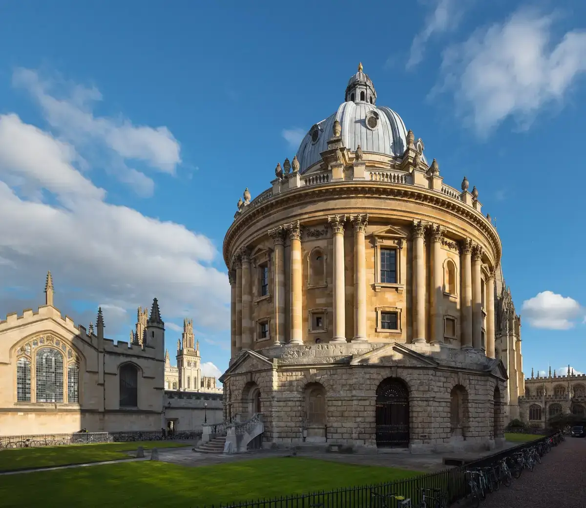 The Radcliffe Camera, University of Oxford. Oxford takes applications directly through UCAS; no agent is needed.